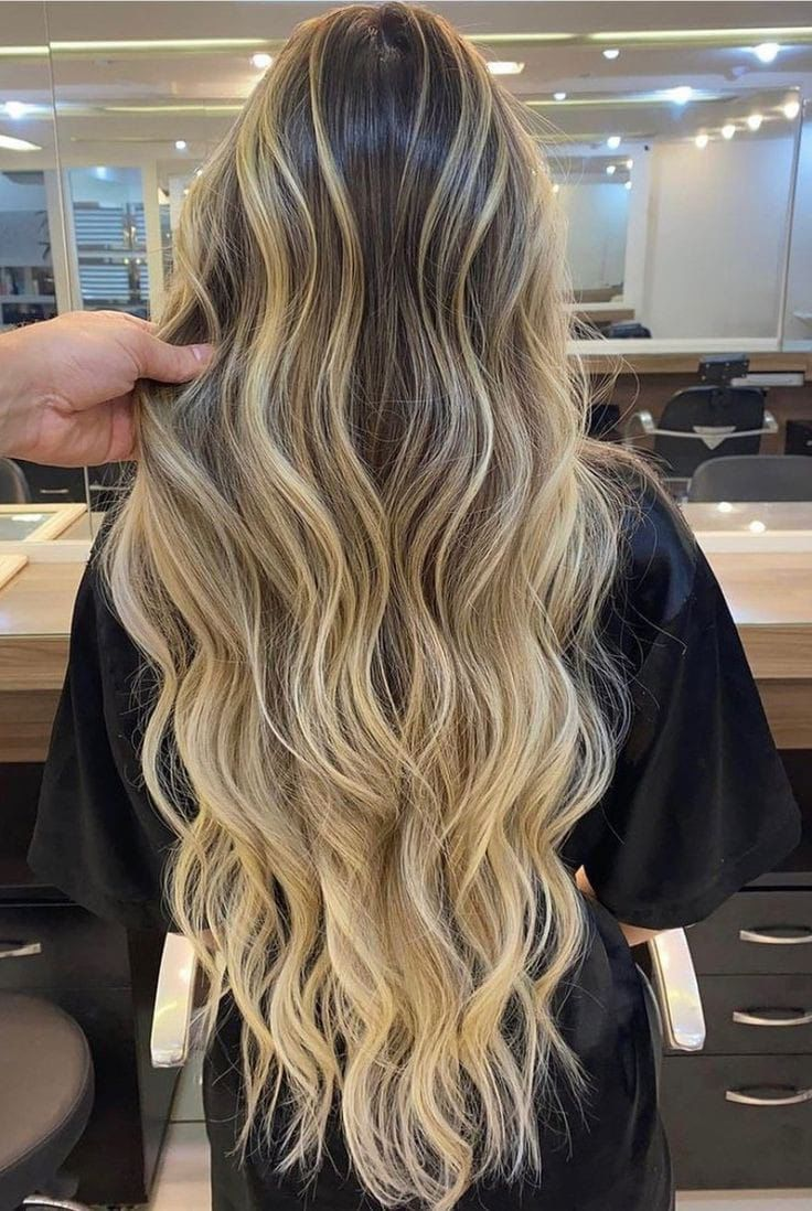 Resultado de balayage con extensiones integradas